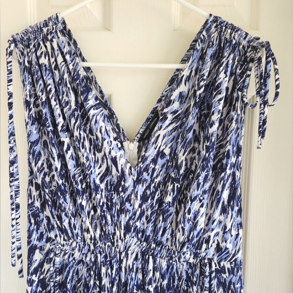 Maggy London Sloan Tiered Maxi Dress Abstract Swirt Print In White/Navy Size 10 - Picture 5 of 6